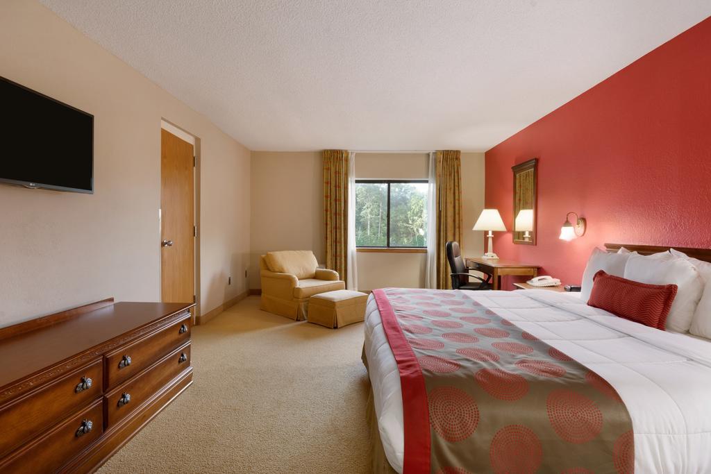 Hotel Ramada By Wyndham 2*