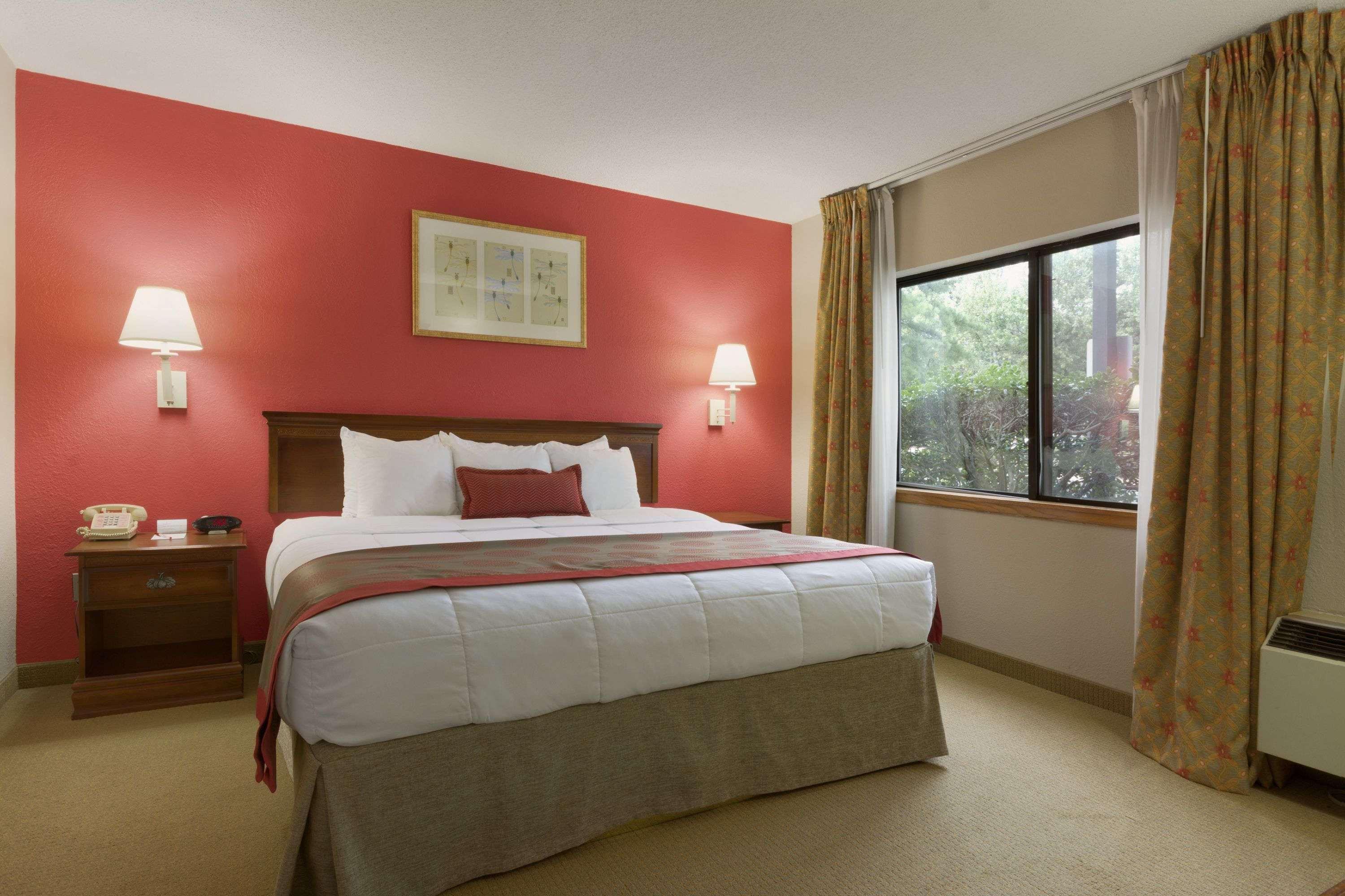 Ramada By Wyndham Hotel 2*