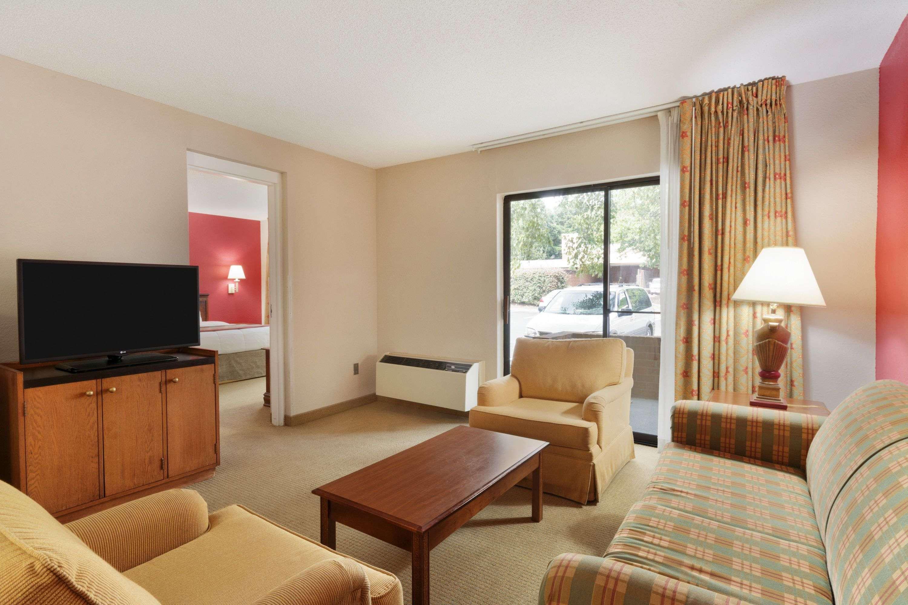 Ramada By Wyndham Hotel Raleigh