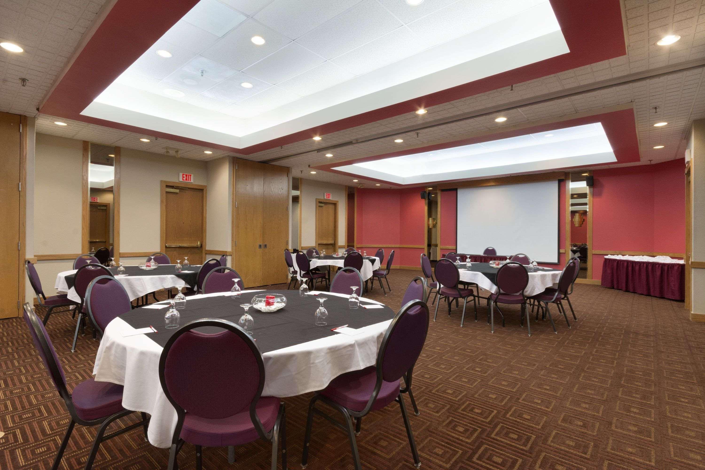 Hotel Ramada By Wyndham 2*