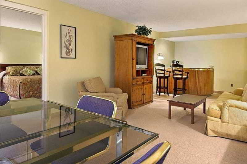 Ramada By Wyndham Hotel Raleigh