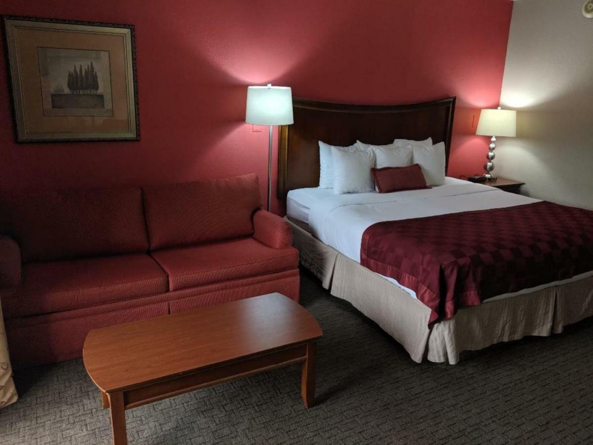 Hotel Ramada By Wyndham 2*