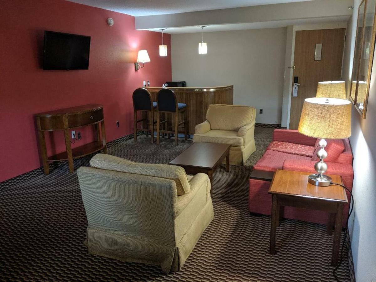 Hotel Ramada By Wyndham Raleigh