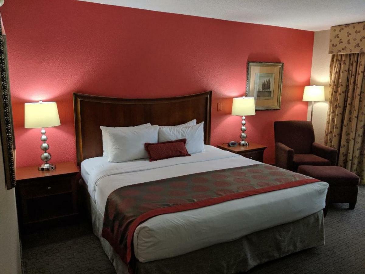 Ramada By Wyndham 2*