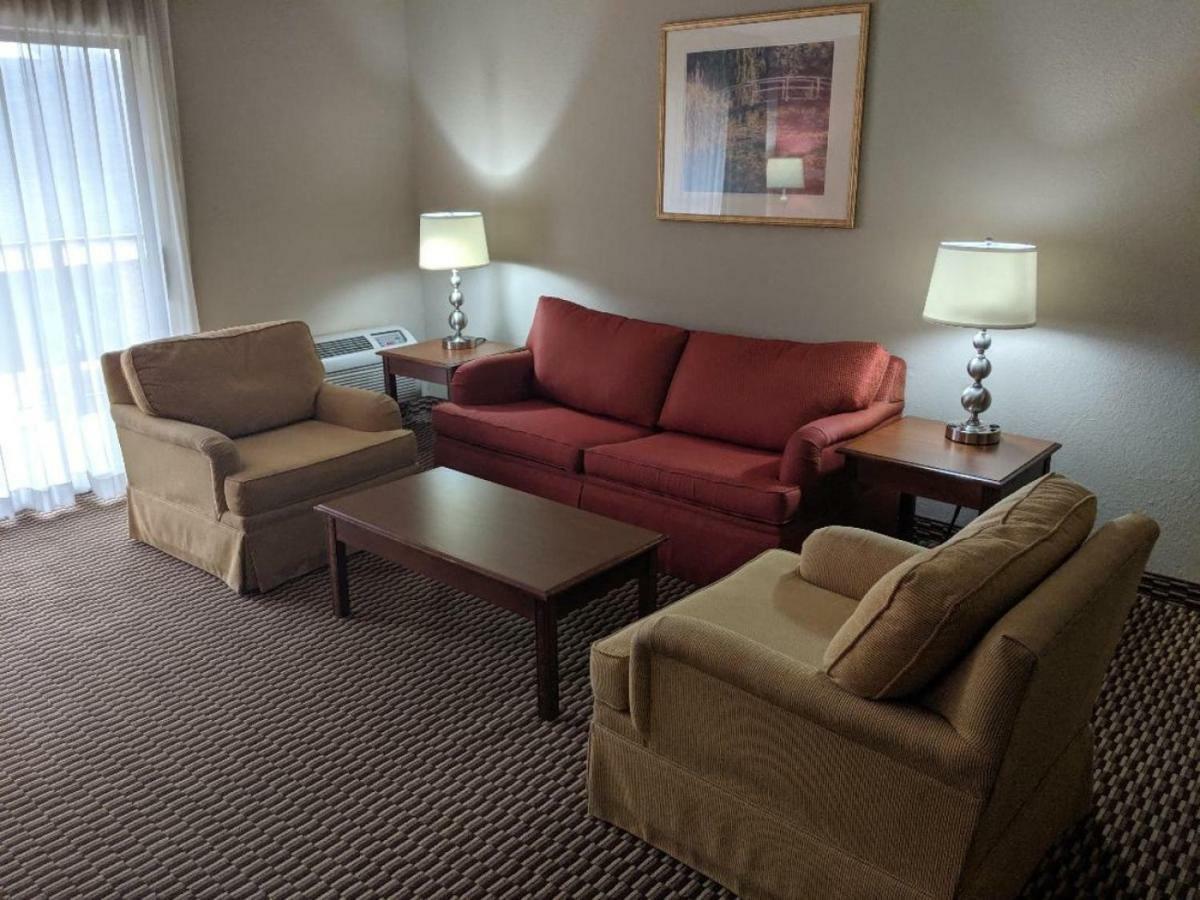 Ramada By Wyndham Hotel 2*