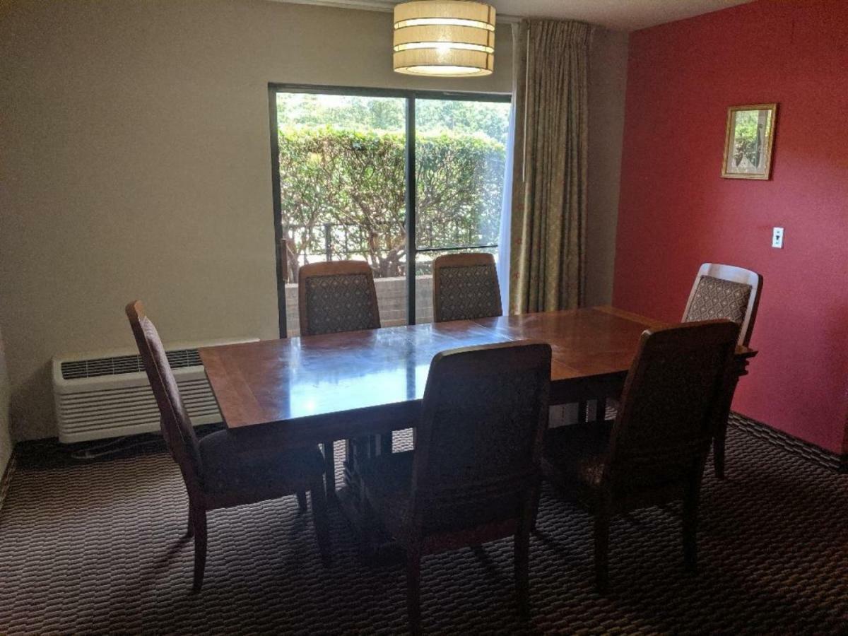 Ramada By Wyndham Hotel 2*