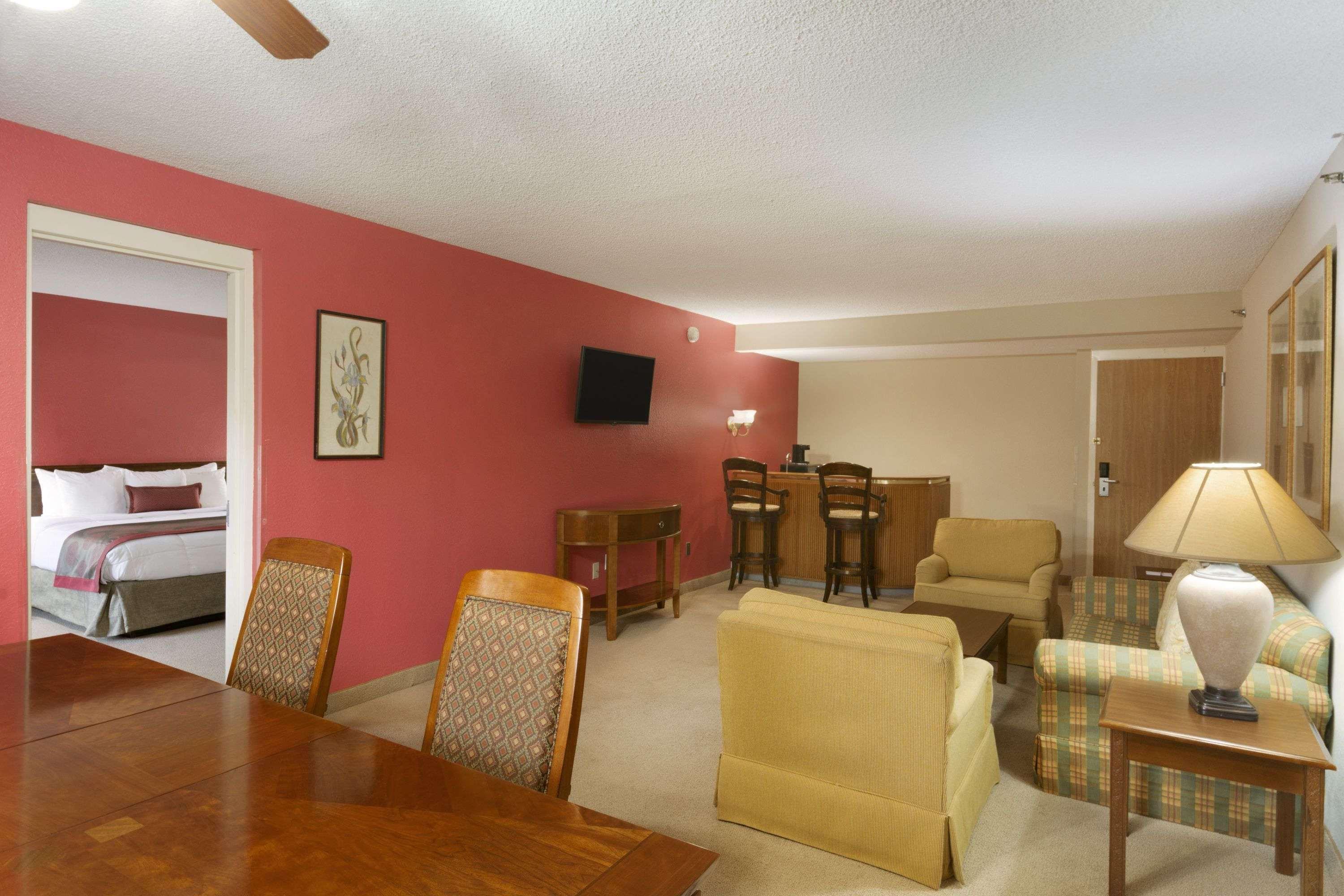 Ramada By Wyndham Hotel 2*